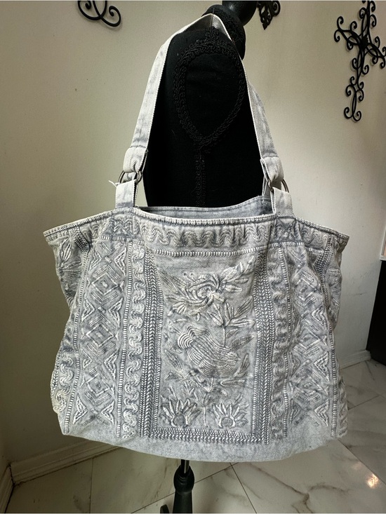 Coldwater Creek Handbags - Coldwater Creek Light Gray Embroidered Tote